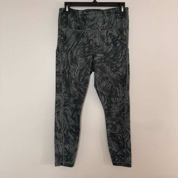 Athleta Ultimate Stash Pocket Printed 7/8 Tight Fluidity Black - Picture 7 of 8